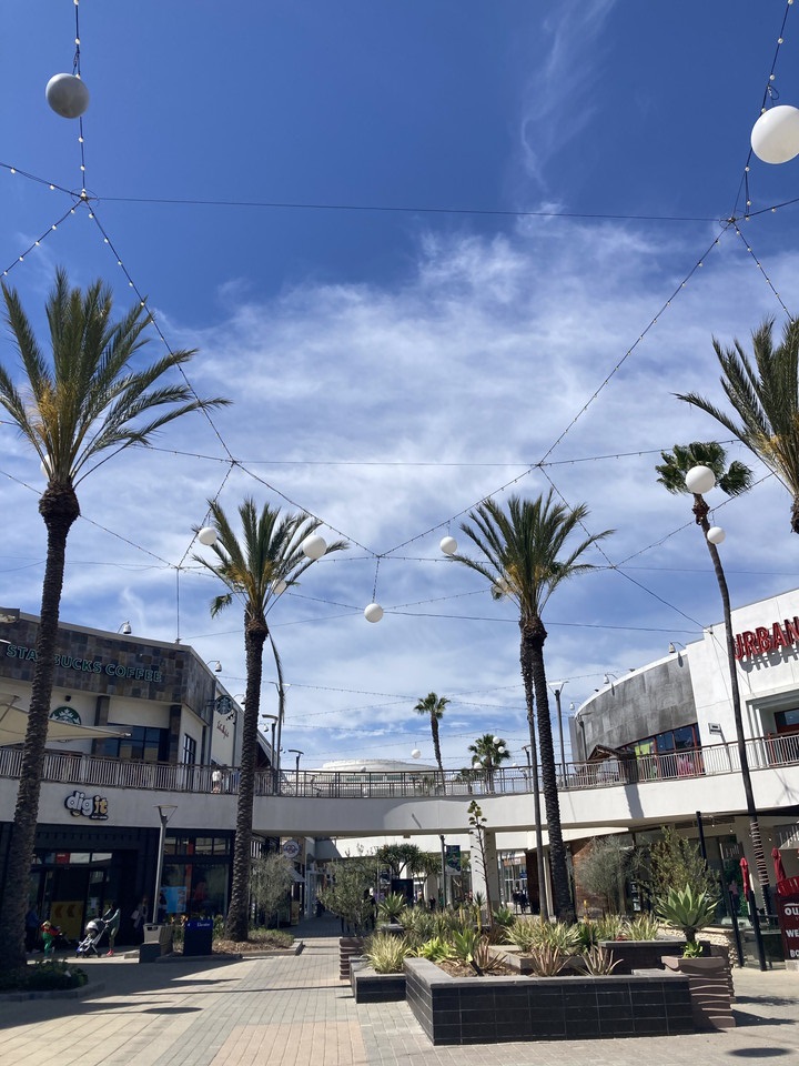 Delamoshoppingmall