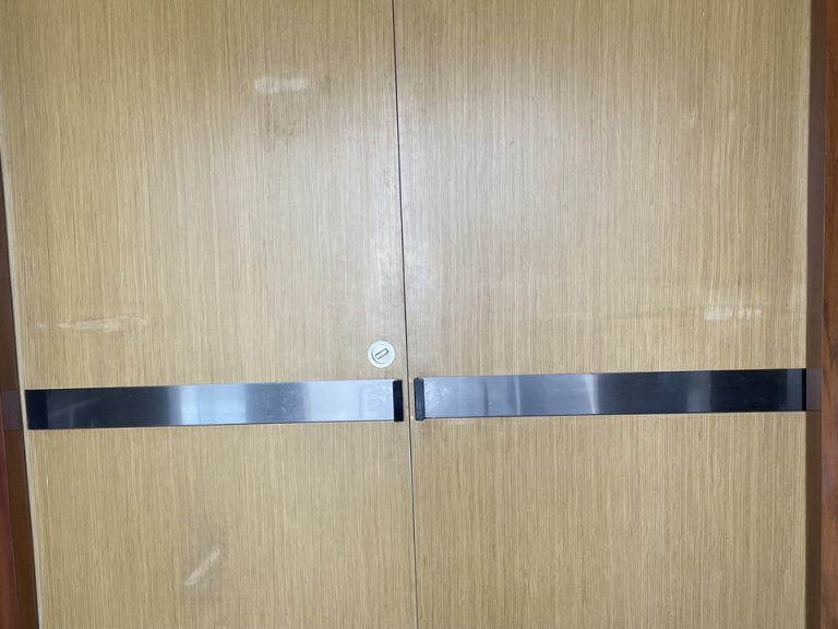 バスルームのドア