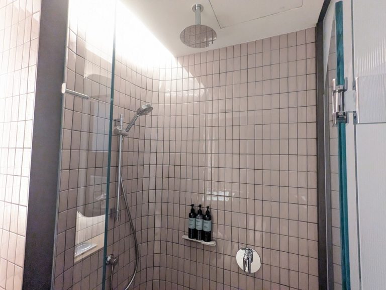 シャワー全体