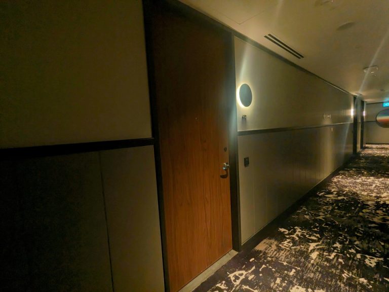 客室入口外観ドア