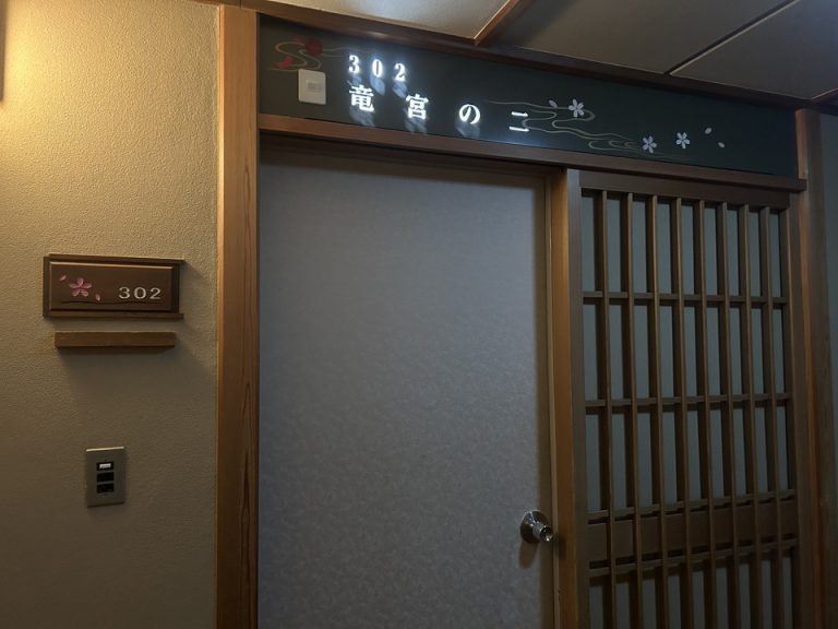 客室入口外観ドア