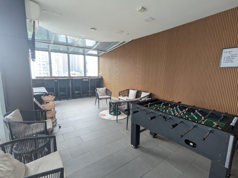 プルサイド横に休憩室があります