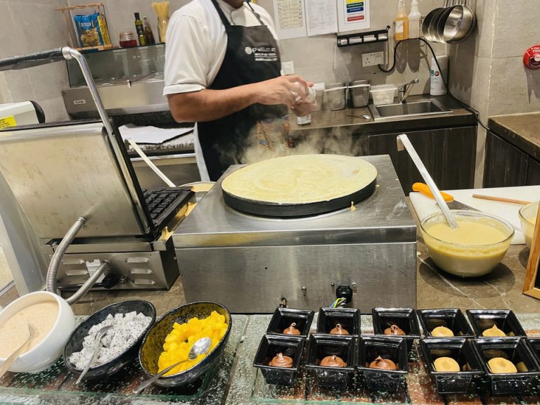 メレンゲ朝食 クレープを作ってくれます