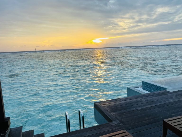 部屋からの海 サンライズ