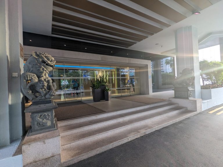 エントランス外観