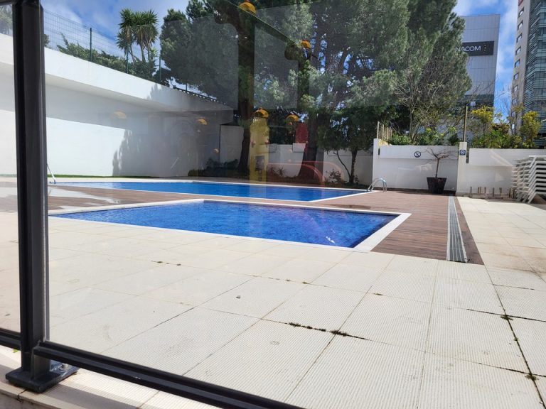 屋外プール シーズンオフなので使用不可