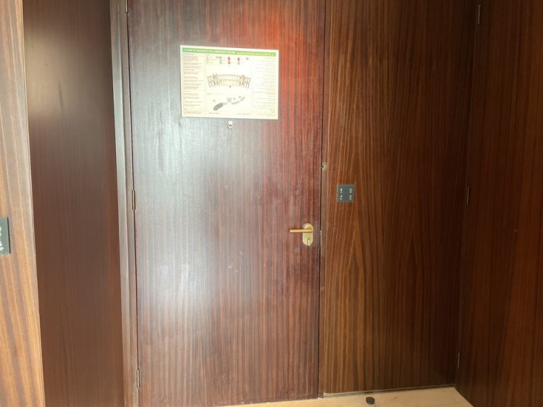 客室入口内観ドア(2)