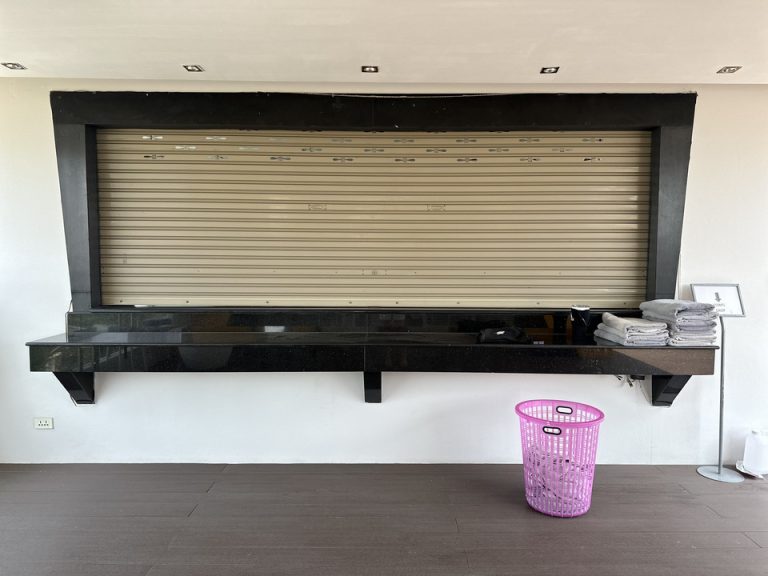 プールバー閉鎖