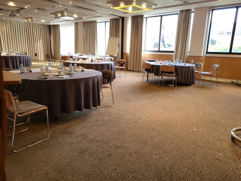 ミーティングルーム(1)