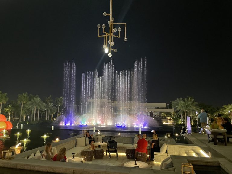 噴水ショー(ホテル側から)