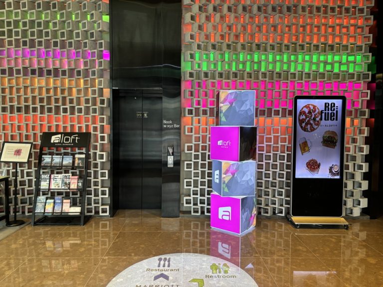 エントランス内観