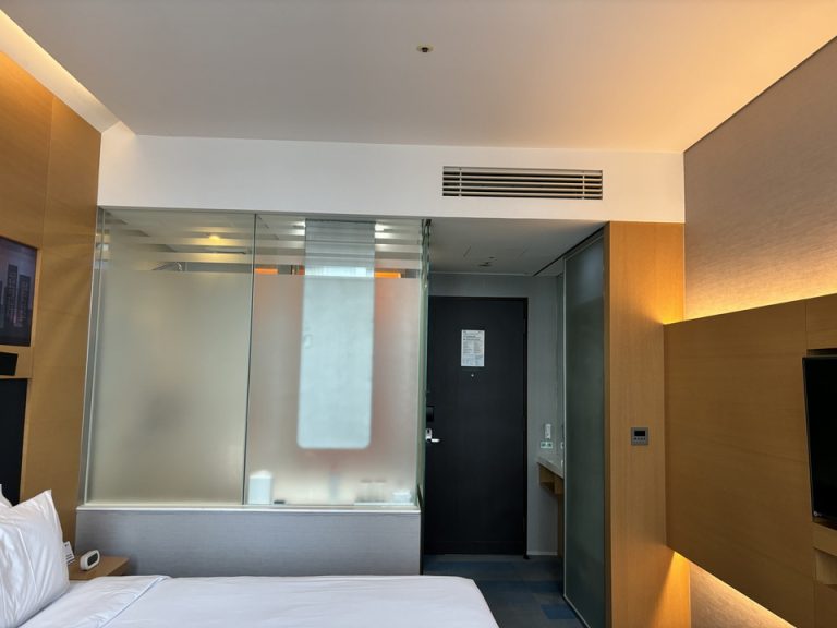 客室全体(入口方向)