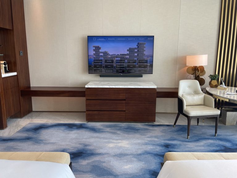 ベッド方向からTV(1)