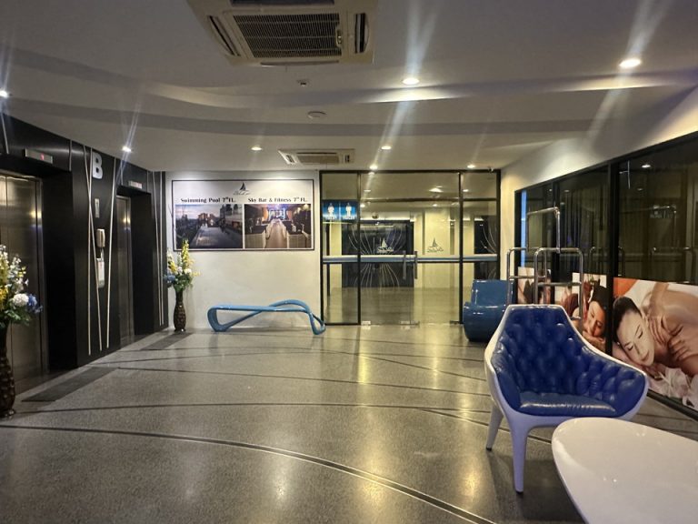 エレベーター前