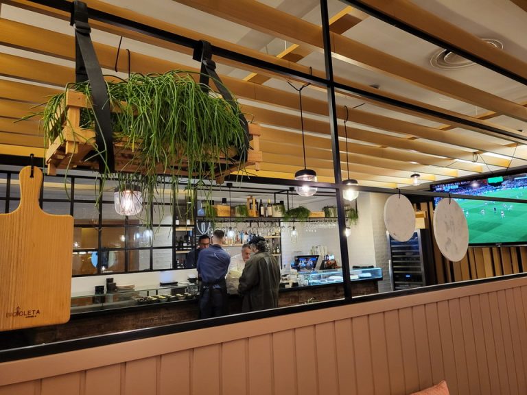 ホテル内レストラン 店内の様子(3)