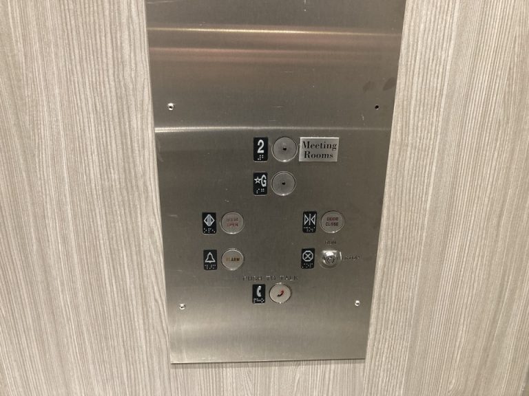 エレベーターボタン