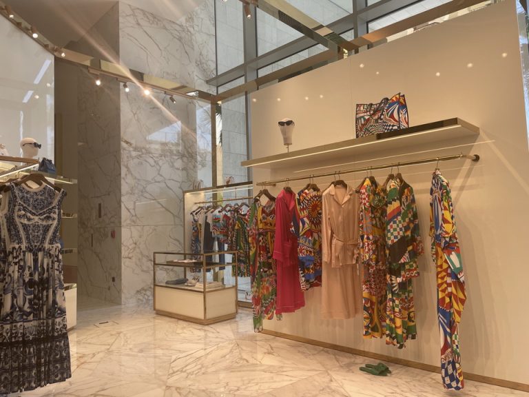 ショップ内観(2)