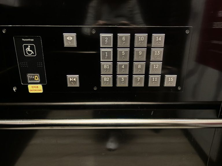 エレベーター階数ボタン