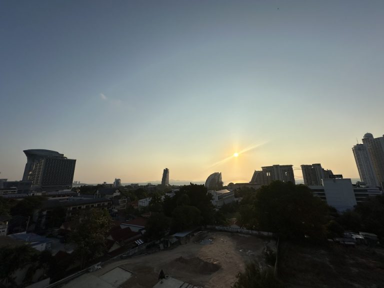 プールからの眺望(1)