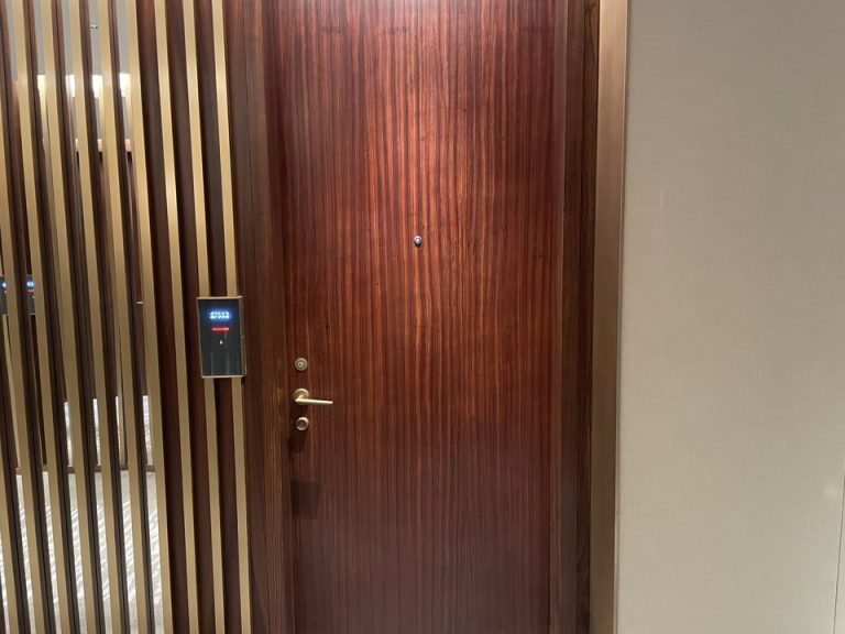 客室入口外観ドア