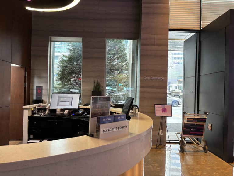 フロントカウンター