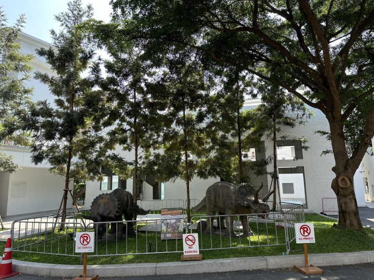 エントランス前