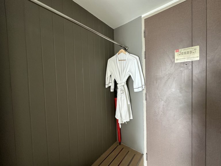 クローゼット全体