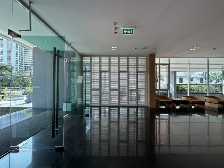 エレベーター前