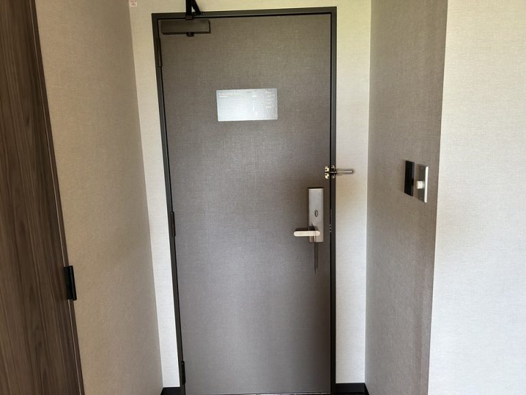 客室入口内観ドア