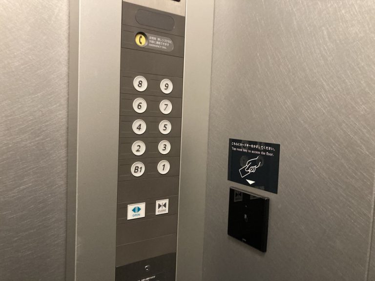 エレベーターボタン