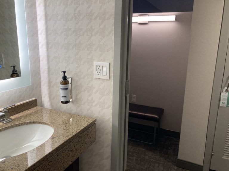 バスルームうちから外