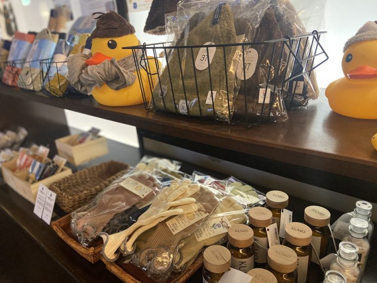 商品販売(フロント横通路)
