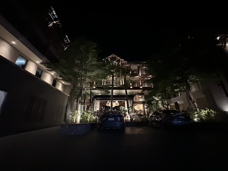 本館駐車場