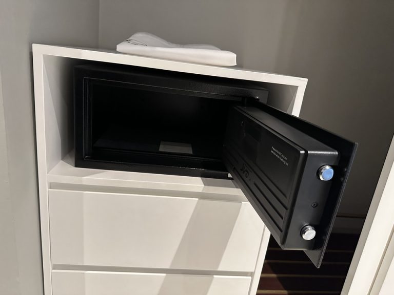 セーフティボックス(開けた状態)