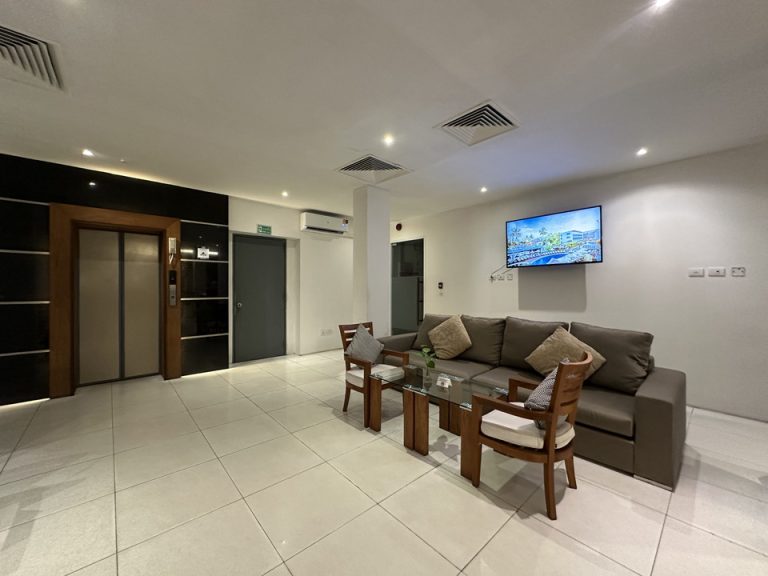 エレベーター前ロビー