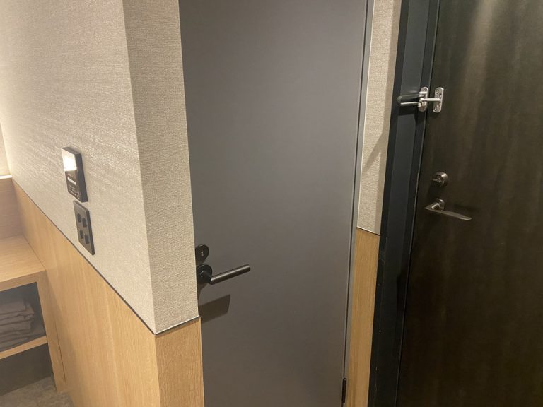 トイレドア