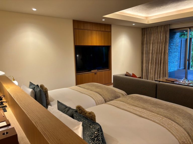 ベッド方向からテレビ