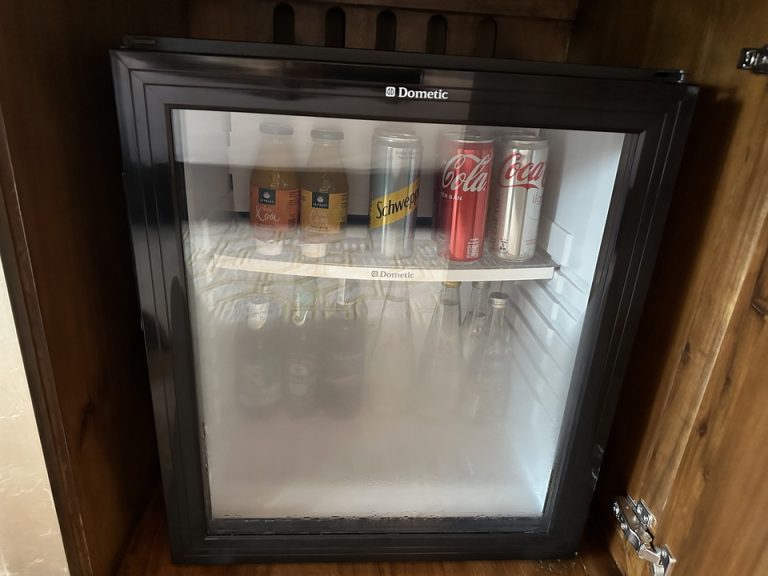 冷蔵庫(閉じた状態)