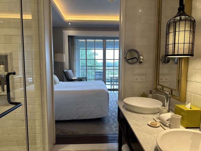 バスルーム内から入口2