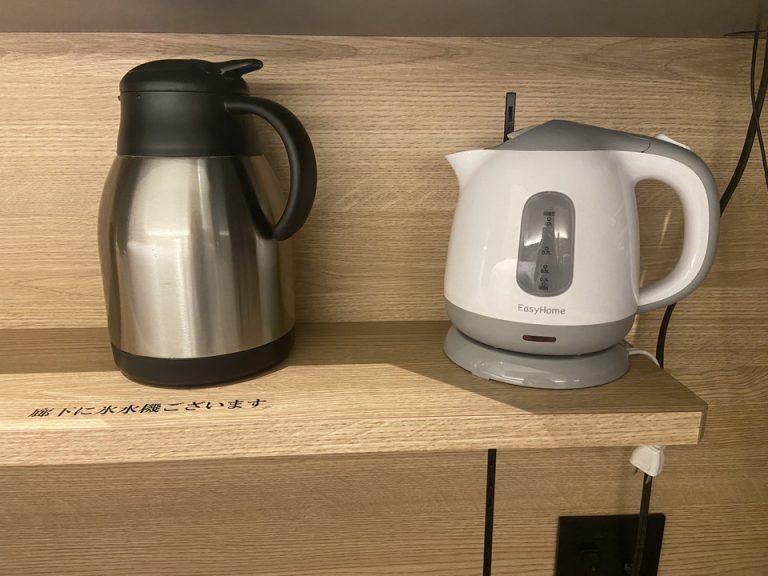 テレビの下の棚