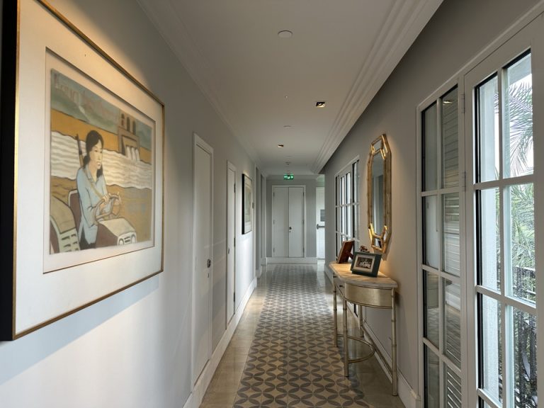 客室入口付近廊下