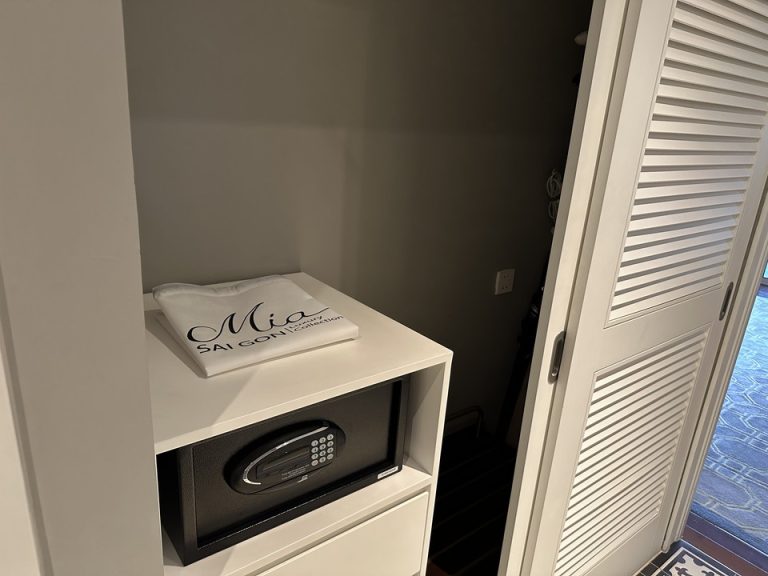 クローゼット内観(開けた状態)2