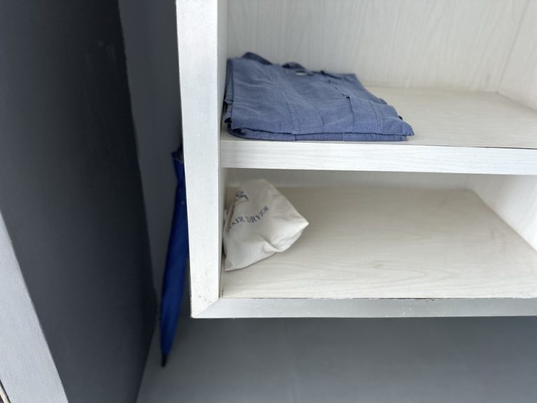 クローゼット内側