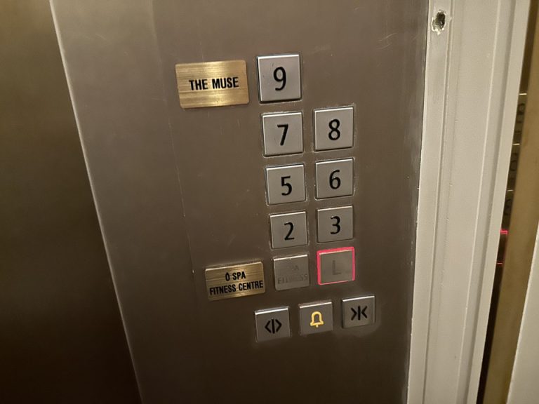 エレベーター階数ボタン