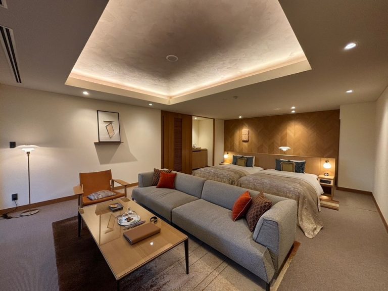 客室全体(入口方向)