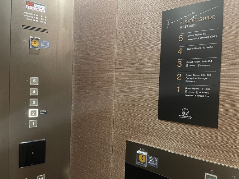 エレベーター内観