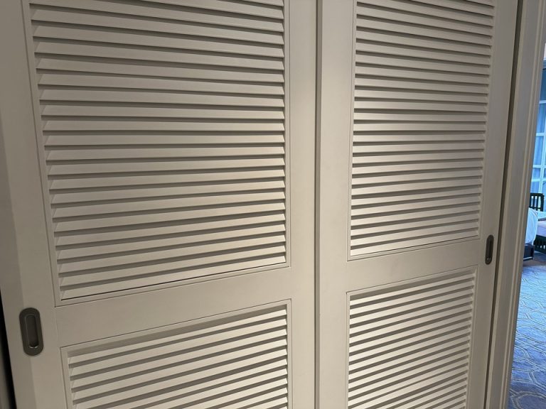 クローゼット外観(閉じた状態)