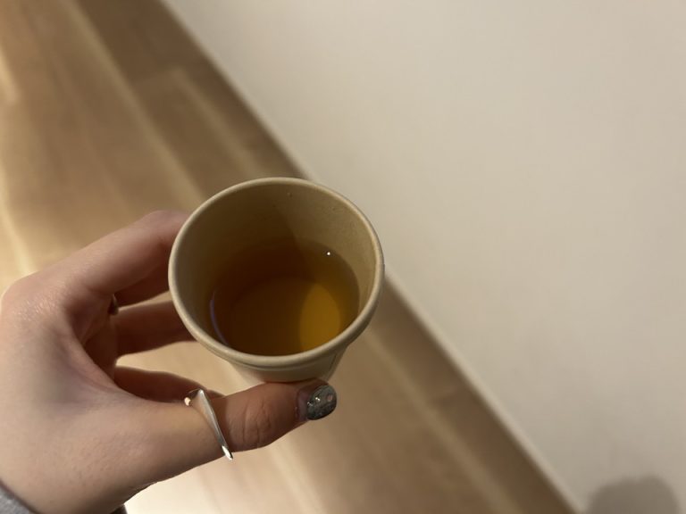 ラウンジの出し汁