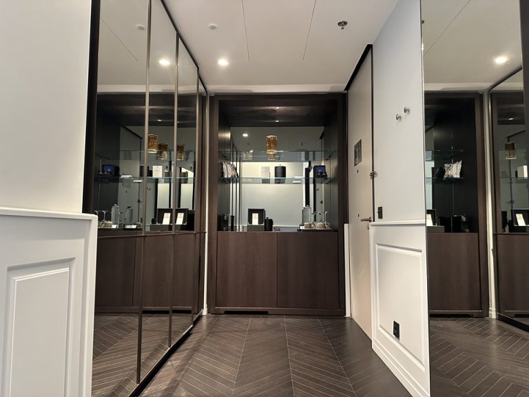 部屋入り口全体