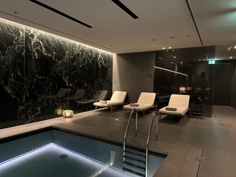 プールサイド(2)